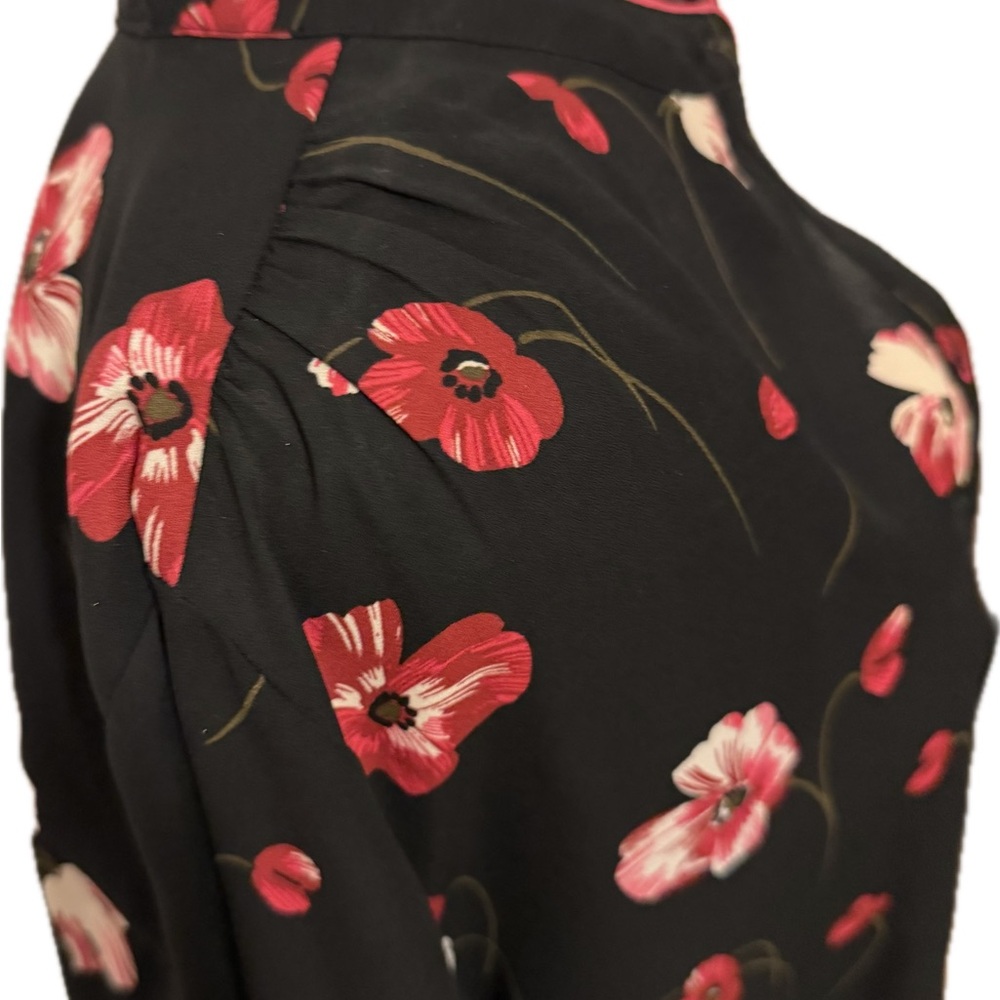Banana Republic XL Black Pullover Button Cuff Blouse with Pink Floral Pattern - Picture 7 of 8